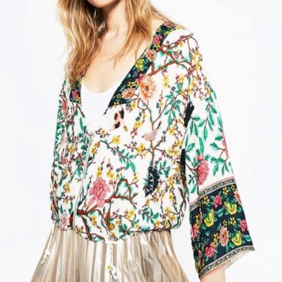 Flowy Zara loose jacket with kimono style sleeves. - Picture 1 of 6